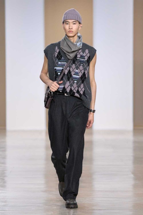 圖說3.Hermes2024秋冬系列-1 Hermès|2024 秋冬系列 幾何圖形針織衫及深色褲裝