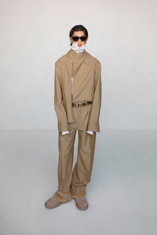 圖說5.Burberry-2024-Pre-Fall-亞麻色套裝 BURBERRY|2024 早秋系列 亞麻色套裝